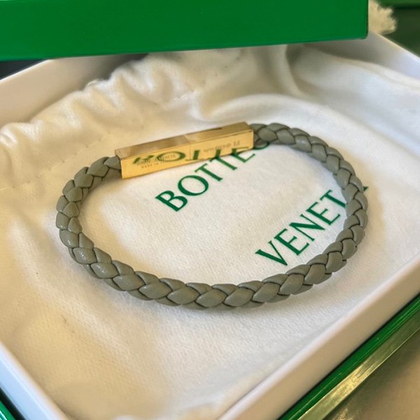 Immediate delivery Bottega Veneta Replica Braided Leather Bracelet boq94218