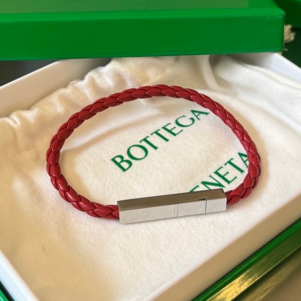 The latest and fashionable Bottega Veneta replica braided leather bracelet 732416V507C1000