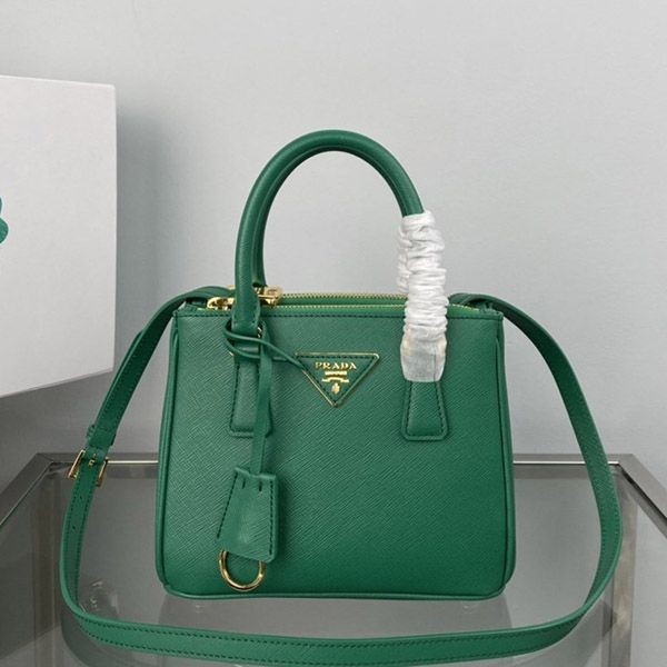 Prada Galleria Saffiano Leather Bag Replica puq31800
