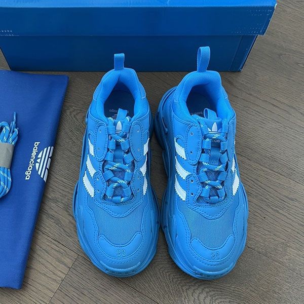 Popular all over the world? Balenciaga Adidas collaboration fake Triple S sneakers baz25028