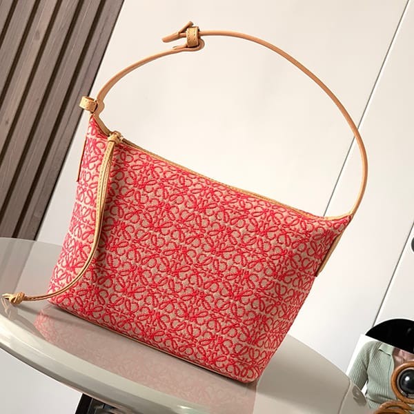 Super cheap price! Loewe replica Anagram Cube bag in 2 sizes los19028