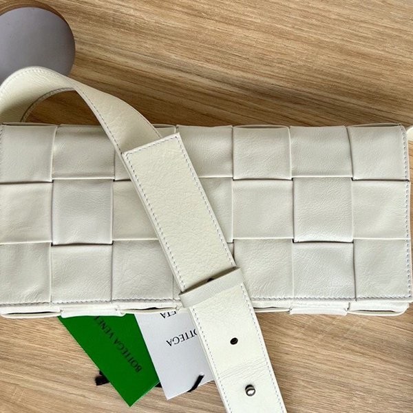 New and popular Bottega Veneta replica cassette crossbody bag boc61338