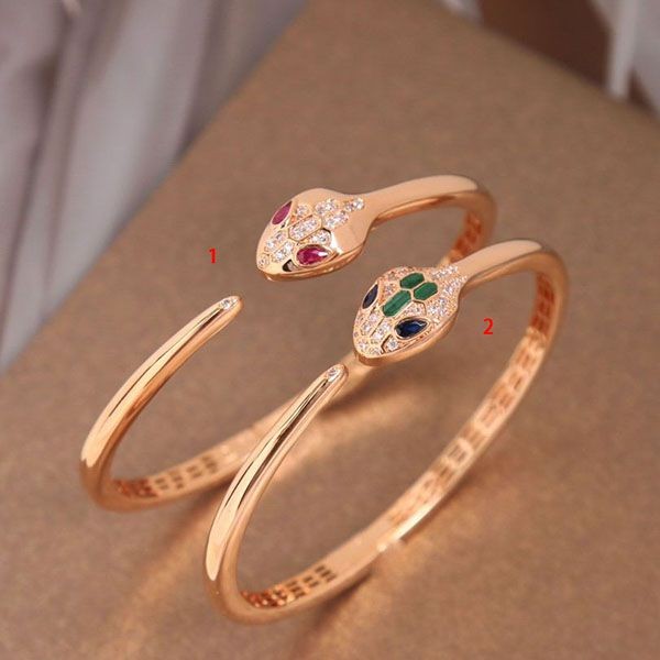 A nice replica Bulgari Serpenti bracelet Bun55241