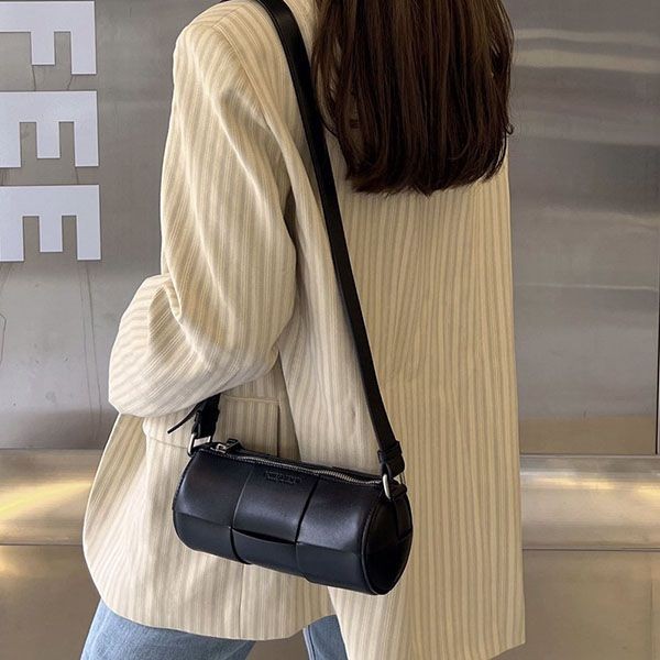 Featured ★ Bottega Veneta calf leather crossbody bag boy37474
