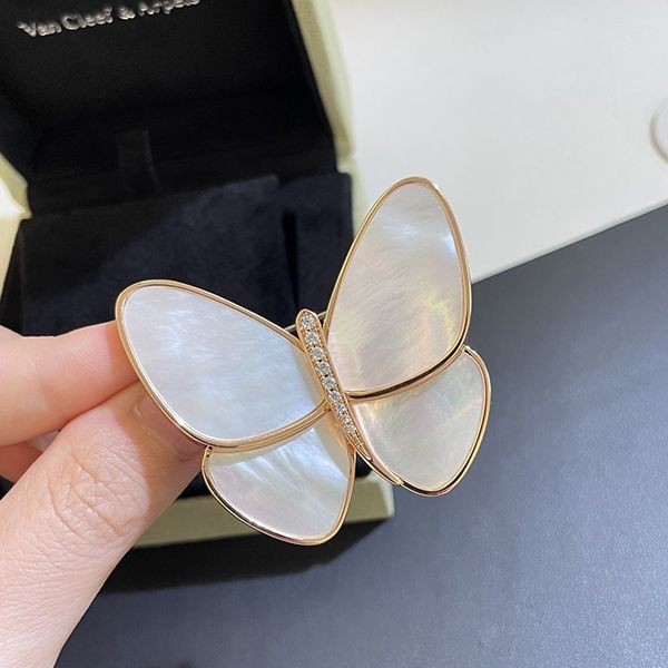 Hard to find Van Cleef & Arpels fake Papillon brooch YG diamond white VCARA64100