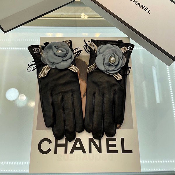 Replica Chanel Camellia Leather Gloves sht49684