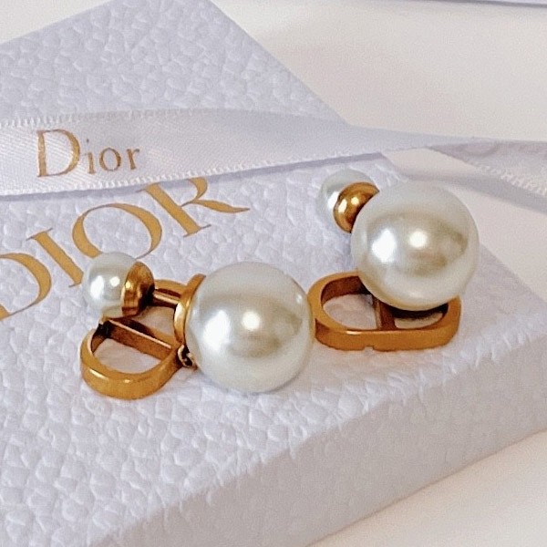 Not available in Japan Dior PETIT CD earrings metal resin pearl signature fake deg76404