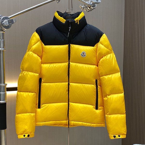 World-famous? Moncler short down jacket replica mot21833