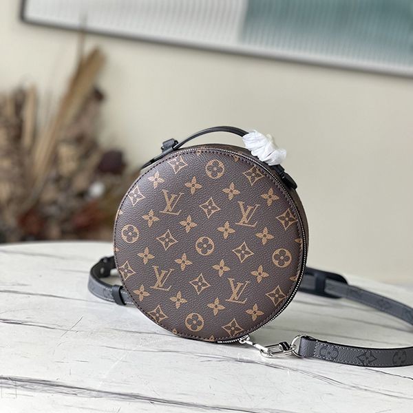 Very popular all over the world? Louis Vuitton Multicle 6 Key Case Replica M46273